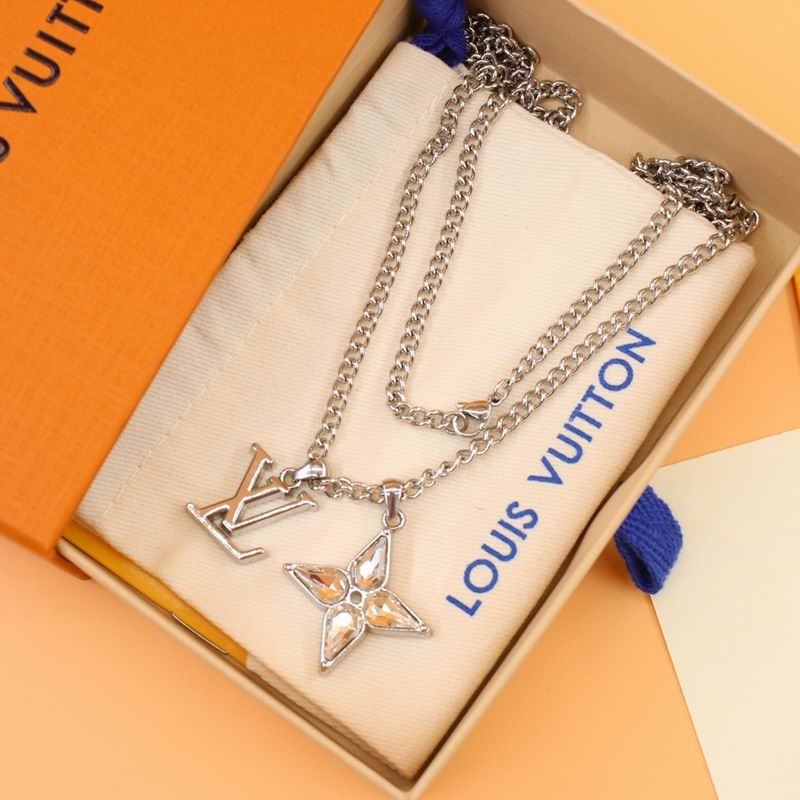 LV Necklace 03lyr632